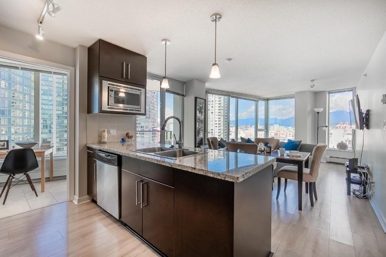Stunning 2 Bedroom Condo With Downtown Views!!! Ванкувер Экстерьер фото